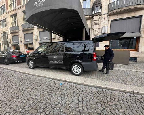 auto_seite_ausladen_9_sitzer auto_seite_ausladen_9_sitzer